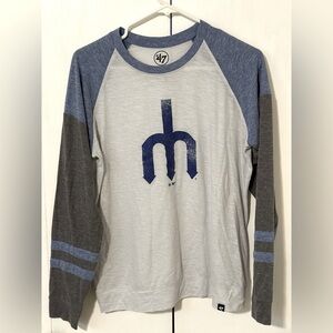 Woman’s Seattle Mariners long sleeve